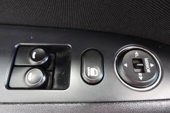 Hyundai I30 1.4i , 77 kW benzín, 2011 - 10