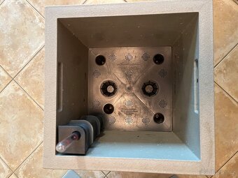 Dva vzrostlé krotony v samozavlažovacích květináčích Lechuza - 10