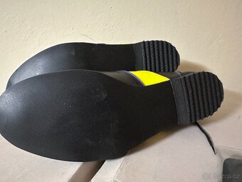 Botas tretry NOVÉ - 10