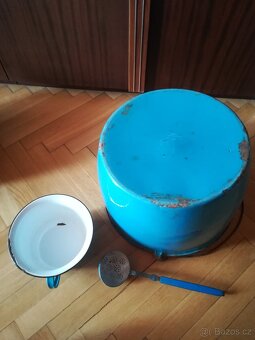 Modrý hrnec, nočník a naběracka - 10