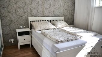 Prodej rodinného domu 5+kk  s garáží, bazénem a zimní zahrad - 10