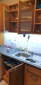 kuchyň s funkčními spotřebiči v zachovalém stavu - 10