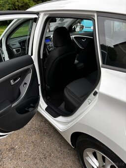 Hyundai i30 kombi 1.6 GDI 99 kW - 10