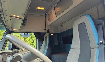 VOLVO FM500 6x2 - valník s hydraulickou rukou - 10