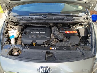 Kia Carens - 10