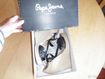 černé kožené sandály zn. Pepe Jeans - vel. 38 - 10