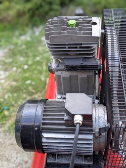 Kompresor dvoupístový 200L 6-10 bar - 10