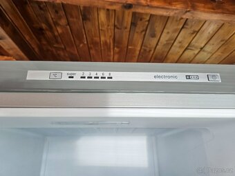 Stříbrná lednice Siemens - 10