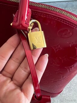 Louis Vuitton Alma gm vernis kůže - 10