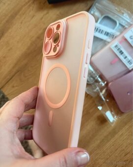 Obaly IPhone 16 pro max - 10
