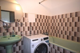 Pěkný 2+1, 60,4 m2, v cihlovém domě, se dvěma balkony, Žate - 10