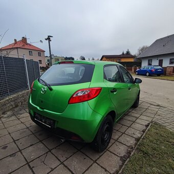 Mazda 2 benzín rok 2011 - 10