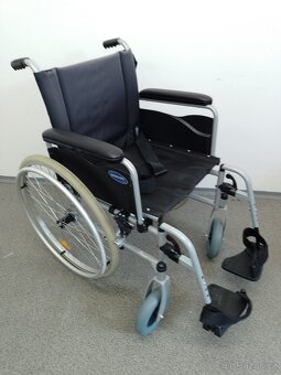 Skládací mechanický invalidní vozík se ZÁRUKOU - 10