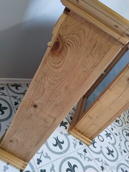Stará, prosklená skříňka po renovaci 2 ks - 10