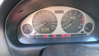 Mitsubishi carisma - 10