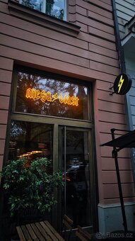 Světelná reklama a označení provozovny - 10