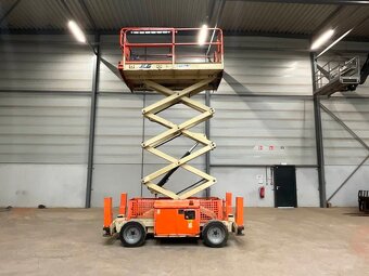 TERÉNNÍ NŮŽKOVÁ PLOŠINA JLG 260 MRT - 10