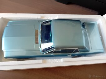 Dodge Challenger R/T a Ford Mustang 1:12 Ottomobile - 10