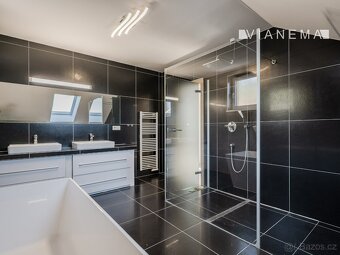 POUZE U NÁS Na prodej 5i velkorysý dům, Zamarovce, okres TN - 10