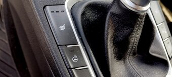 Hyundai i30 Fastback 1,4T GDi nové v ČR 1, majitel - 10