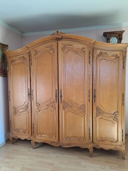 Knihovna - komoda, toletka a velka skrin. - 10