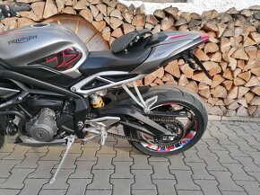 TRIUMPH STREET TRIPLE 765 RS - 10