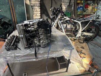 Motonadily Kawasaki GPX 750 cafe racer 1988 - 10