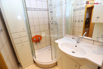 Prostorný udržovaný byt 3+1 v přízemí cihlové budově v klidn - 10
