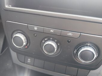 Škoda Yeti 1,2tsi, 77kw 6kvalt, serviska ,klima - 10