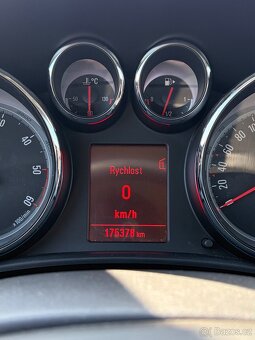 Opel Astra J GTC 2,0 cdti - 10