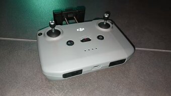 Dron DJI Mini 2 Fly More Combo - 10