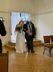 Krajkové svatební šaty - 10