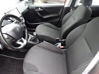 PEUGEOT 208 1,2 PURETECH,GARANCE KM - 10