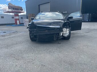 Prodám nepojízdný FORD mondeo - 10