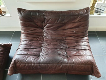 TOGO Ligne Roset Pohovky 2x 2místná + podnožka kožená hnědá - 10