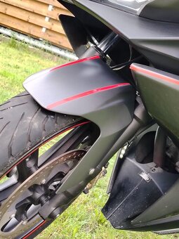 Yamaha yzf-r - 10