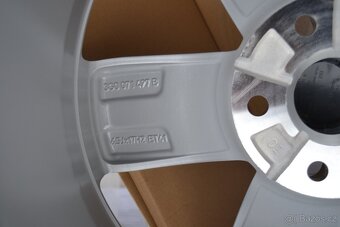 VW Passat B8,Škoda Superb III -NOVÉ orig. Alu 17 - 6,5x17 ET - 10