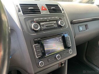 Volkswagen Touran 2.0 TDi 177000KM 7-MÍST r.v. 2011 SERVISKA - 10