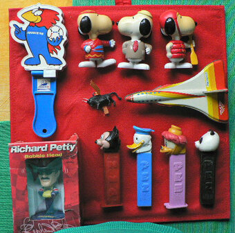 Hodiny, budíky, louskáček, zápalky, hračky aj. - 10