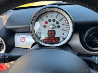 Mini Cooper 1.6 i 88 kw . Výborný stav - 10