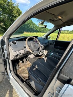 Renault Megane Scenic 2 1.5dCi - 10