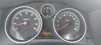 Opel Zafira 1,6 benzin Facelift 2010 - 7 mistne - 10