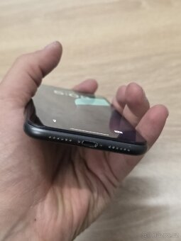 iPhone 11 64GB (baterie 100%) - 10