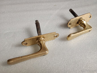 Okenní kličky,půlolivky MOSAZ zlatá,1920 - 10