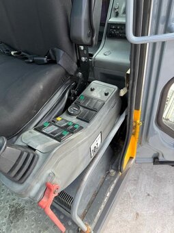Pásový bagr VOLVO EC 210RNLC - 10