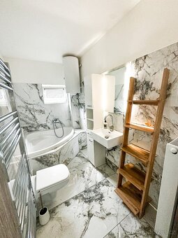 Rodinný dům 206m2 se stavebním povolením na přístavbu - 10