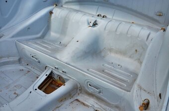 Karoserie Porsche 912 z roku 1967 - 10