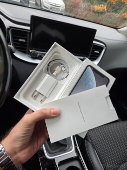 Apple iPhone Xr 64GB White - baterie 81% - 10