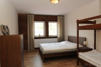 Zrekonstruovaný dům se stavební parcelou 1500m2 u Klínovce. - 10