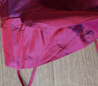 Dlouhé plesové šaty. - 10